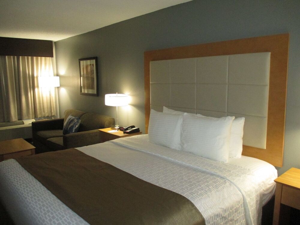 Western Airport Motel 3*